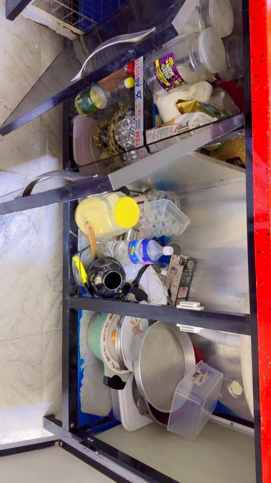 قطعتين كاونتر احمر واسود المرمر الاصلي الثقيل قطعتين  200 بغداد مدينة الصدر قطاع 15 
***********
