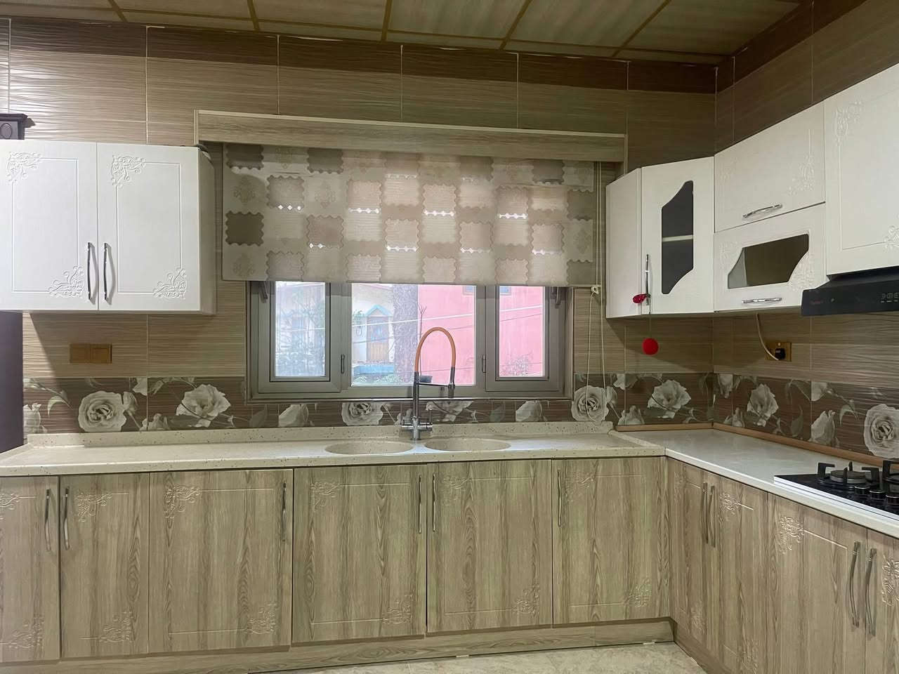 ئەم کەوەنتەرە بو فروشتن بالون پریسە زور خاوینە شوین سلیمانی ‭0770 132 8828‬ نرخی ٨ گەلا بە تاباخ ومرشحوە
