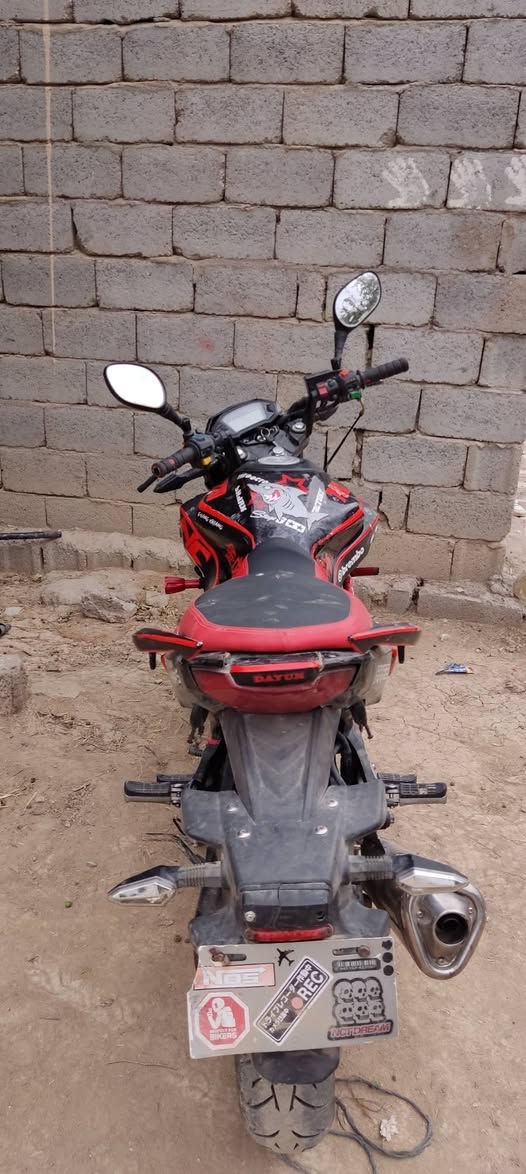 عندي 2 دراجات اريدهن مراوس بوحده مرقم ونضيف شعندك نزل
تفاصيل كامله ☟
اول وحده دايون خفاش موديل 22 وراق اصوليه وكمرك مدفوع
مكفوله
وعندي
ال2
هوندا هورنت 250
محرك ممدود عليه سبانه شغاله
كهوبائيات كلها شغاله
بس كابريترات عوزهن صيانه تعبانات
ةراق اصولي
ثنينهن اريد اراوسهن بدراجه تكون زينه ومرتبه
***********
