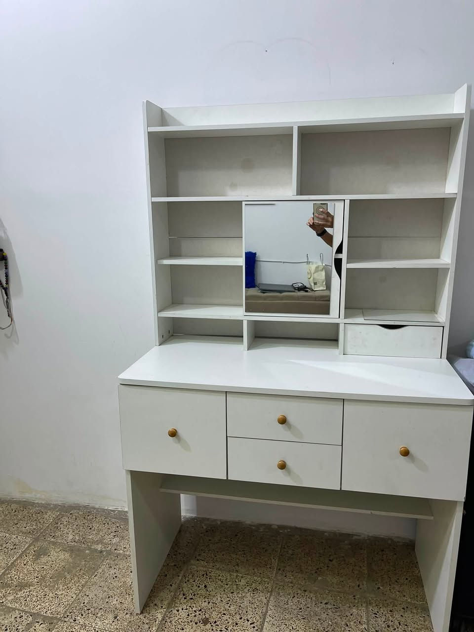 للبيع ميز تواليت اخو الجديدنظيف جدا ويحتوي على ٤ مجرات وموديله جدا مرتب وانيق ويلزم هواية مكان ارتفاعه ١٥٢ وعرضه ٤٥ السعر ٥٠ الف فقط للتواصل واتس اب 
***********
