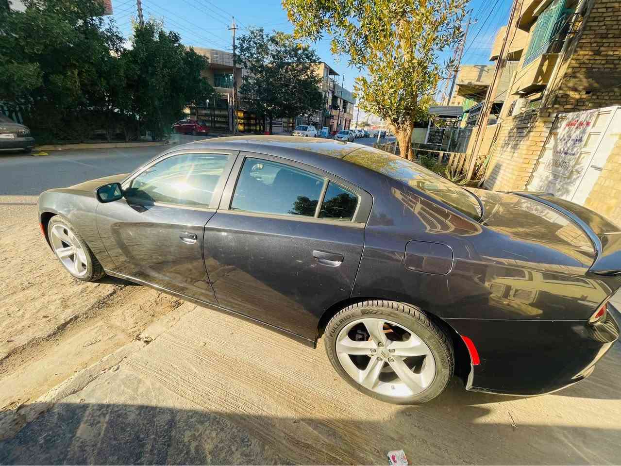 السلام عليكم جارجر موديل ١٦ SXTللبيع فقط مكينه ٣٦٠٠ رقم بابل حادث من امريكا موضح بلصوره وبلعراق بيها باب اليمين الامامي و الخلفي صبغ فقط بدون ايرباك السياره 
مواصفات المعروفه 
شاشه كبيره 
كشنات نص حضن 
كامره +حساسات خلفيه بلاد 
ويل حجم20
حداديه امامي خلفي جديده تخم تاير جديد السياره توني مسويلها ادامه جديده مابيها اي نقص شرط 
السعر ١٤٨ وبيها مجال مكان السياره بغداد حي العامل الشراي يتصل و هذا رقمي *********** بغداد, العراق
