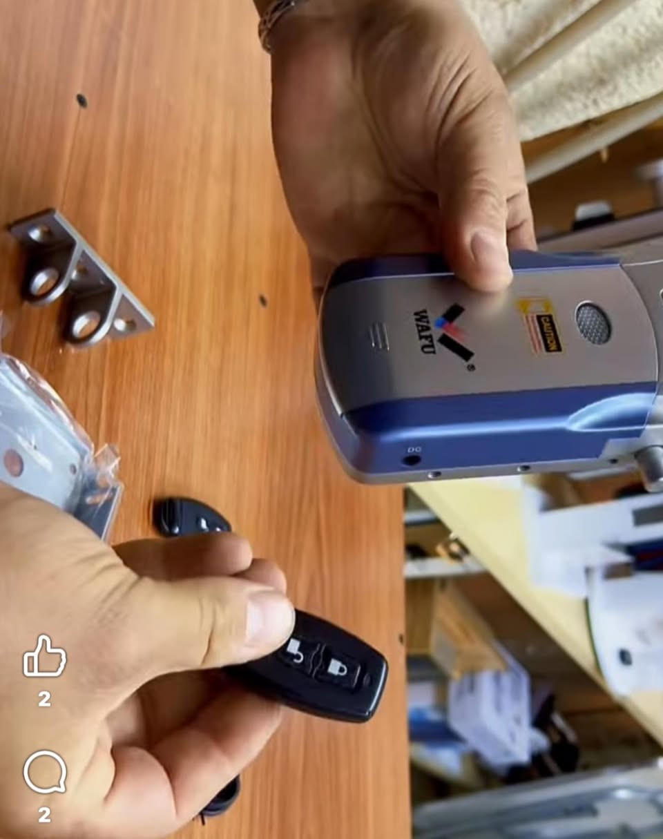 قفل الكتروني
ويا يمكن 3 او 4 ريمونات


**إذا كنت صاحب هذا الإعلان وتريد حذفه لأي سبب، رجاءا أرسل رسالة إلى الدعم الفني**