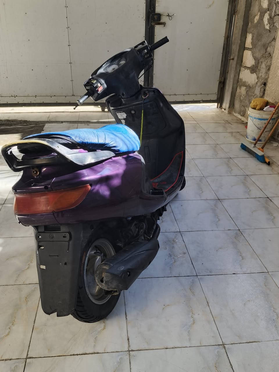 دراجه فراشه نثيه 350 وبيها مجال دراجه صارلها يومين من مجفته بعدها ماساحكه كهربائيات وسلف وهورن شغال حته لايت ناقصها بس، باتري دك سلف واطلع مكينه ناعمه ....هاذه رقمي ***********
