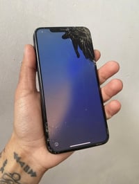 ايفون 11 برو ماكس مقفول ايكلود الي يفيدة 07701010795