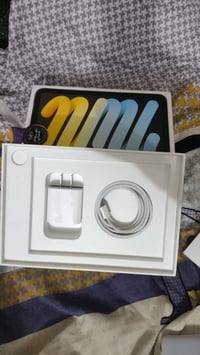 ايباد ميني ٧ • ٢٥٦ • ملحقات كاملة