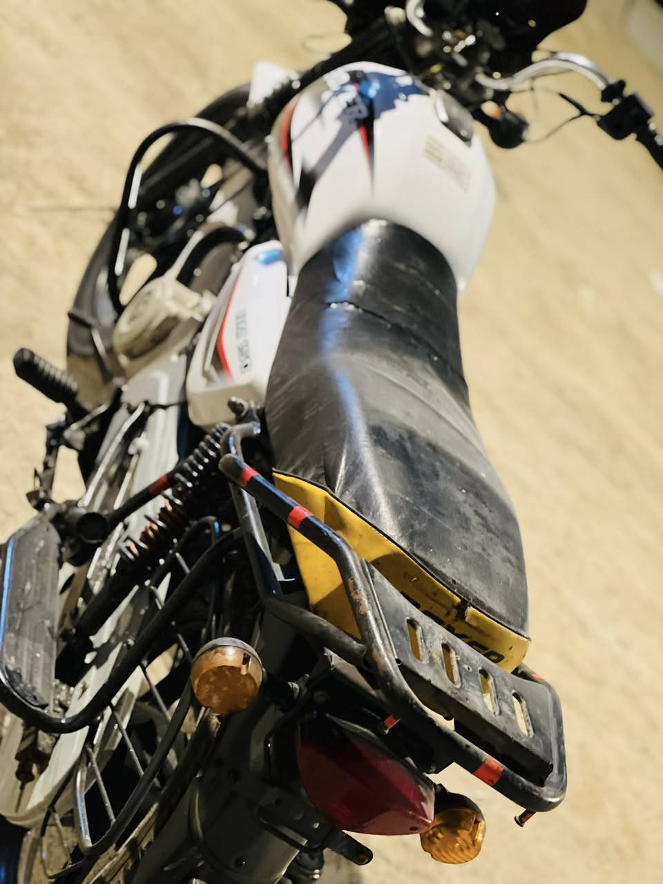 سلام عليكم ، بوكسر كلاسك 2021 تعمير جديد توه معمرها وكله ع البلاد رقم بصره انكليزي بأسمي الدراجه مشروع وطني وتحويل ثاني يوم وعنواني البصرة المعقل ،
 
"مفتوحه مرا وحده بس وتچفيت  وكاله الاصلي مال الشركة شرط ، 
ولا بيها تبخير ولا بيها صوت الدراجه كامله مكمله واي نقص ما بيها تجي تنكر سلف وتطلع كبل والدراجه ما متعوبه حلوه ونظيفه وتوني مبدل الها تاير خلفي جديد هم وكاله ، 
السعر 1900 وبيها مجال ولمو شراي لا يتعبني
 لان الدراجه تسوه وتعمير جديد كذالك توني مكملها وطابكه ب البيت وعايفها حته ما اطلع بيها هواي
للأستفسار اكثر هاذ رقمي واتساب متواجد واتصال 
***********
