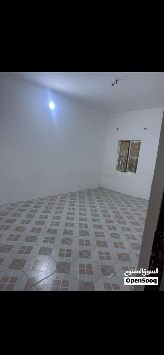 بيت للإيجار في منطقة كوت الحجاج 🏡
يتكون البيت من:
 • غرفتين واسعات ومريحات
 • صالة مناسبة للعائلة
 • استقبال مرتب

💰 سعر الإيجار: 500 ألف دينار (قفل) شامل الماء والكهرباء.

للاستفسار والاتصال:
📞 ***********
