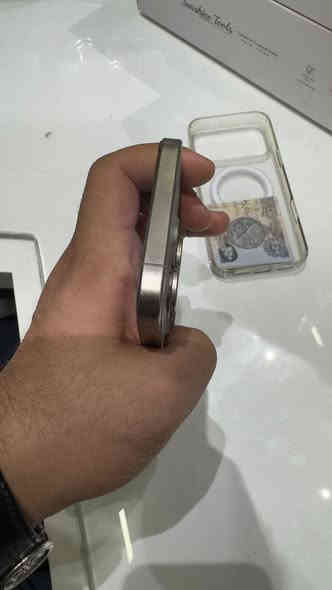 سلام عليكم 
15 برو ماكس للبيع مستبدل فقط ظهر السعر 900
***********
