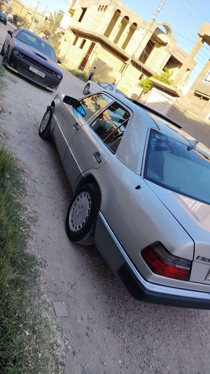 اللهم صل على محمد وآل محمد
مارسدس 1993. مكفوله كص نقل ضربه صبغ جماليه فقط. قواعد تبل بلاد شركه لا طاكه ولا مخيسات
رقم بغداد نكليزي. سنويه( ٣٢)
كير محرك ثنين ونص ديلكو قبق اسود كفاله
تبريد تدفئه حداديه 100/100تخم تاير جديد
كشنات جلد  تحكم كهربائي فتحه سلايت طكتين مع سحب اريل كهربائي تحكم مرئي سنتر لوك
لايت زنون عالي ناصي جام اربعه كهربائي مبيها كلوب طافي
سياره جاهزه مال جناي.. السعر المطلوب( ٦٥)
المكان ناصريه قلعه سكر غير متواجد على النت الاتصال على الرقم ***********
