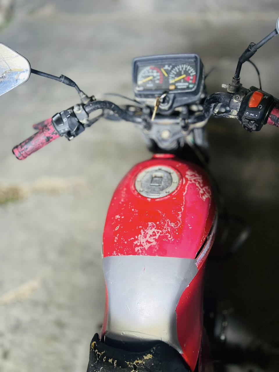 السلام علیکم سایم  من القدیمات سعر  300الف


**إذا كنت صاحب هذا الإعلان وتريد حذفه لأي سبب، رجاءا أرسل رسالة إلى الدعم الفني**