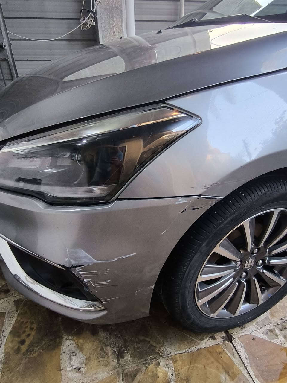 سياز 2022 للبيع 100 ورقه
ماشيه 150الف وقابل للزياده مكفولة من الحادث والصبغ 
بيها بارد بالجنطه موضحه بالصور وشخوط بسيطه ايضا موضحها 
السيارة بعدلها سنه وتصير حره استقطع مباشر من الماستر صاحب السيارة موضف بالكهرباء مال المسيب ومستعد للوكالة 
مكان السيارة بغداد الكرخ 
السيارة تحتاج صدر صدرها تعبان جدا 
الرقم
 ***********
