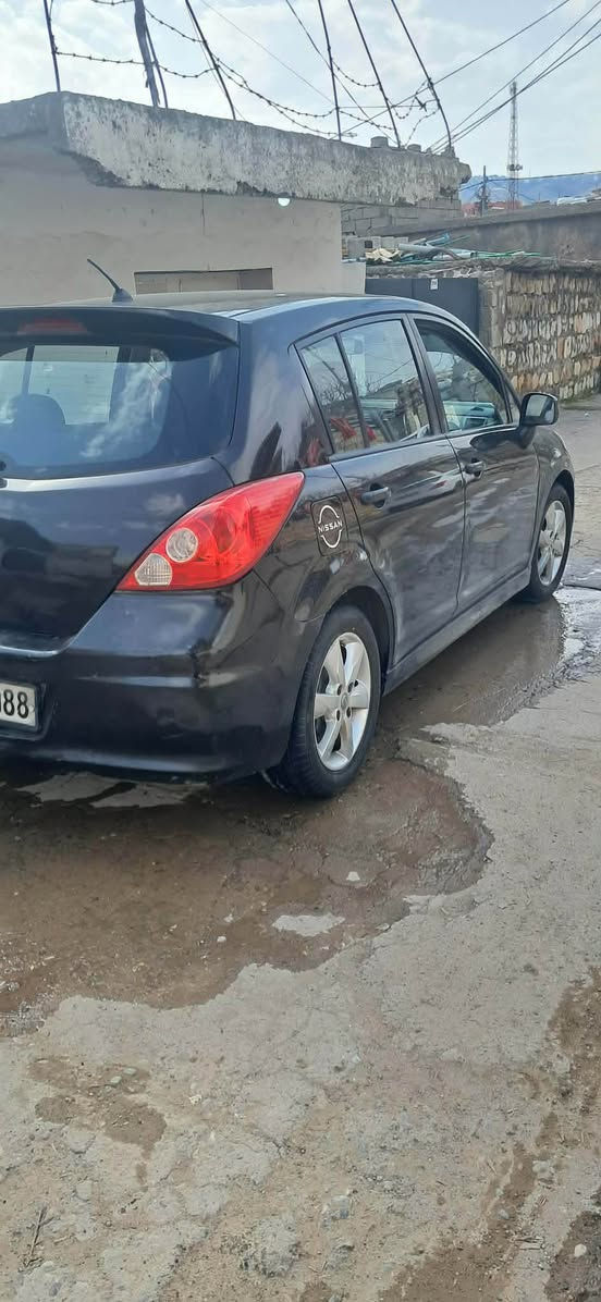 نيسان فيرسا بصمه ويل  كه ب بيلادي سه نه وي به سه ر نه جووه به ناوي خومه سئ پارچه ي بيشي بوياغه كه ميك لاي سياق كرتيتي. زور خاوين و بي مصروفه گئرو مكينه ي به شه رته مشته ري ني تلفون مه كه *********** أربيل, العراق
