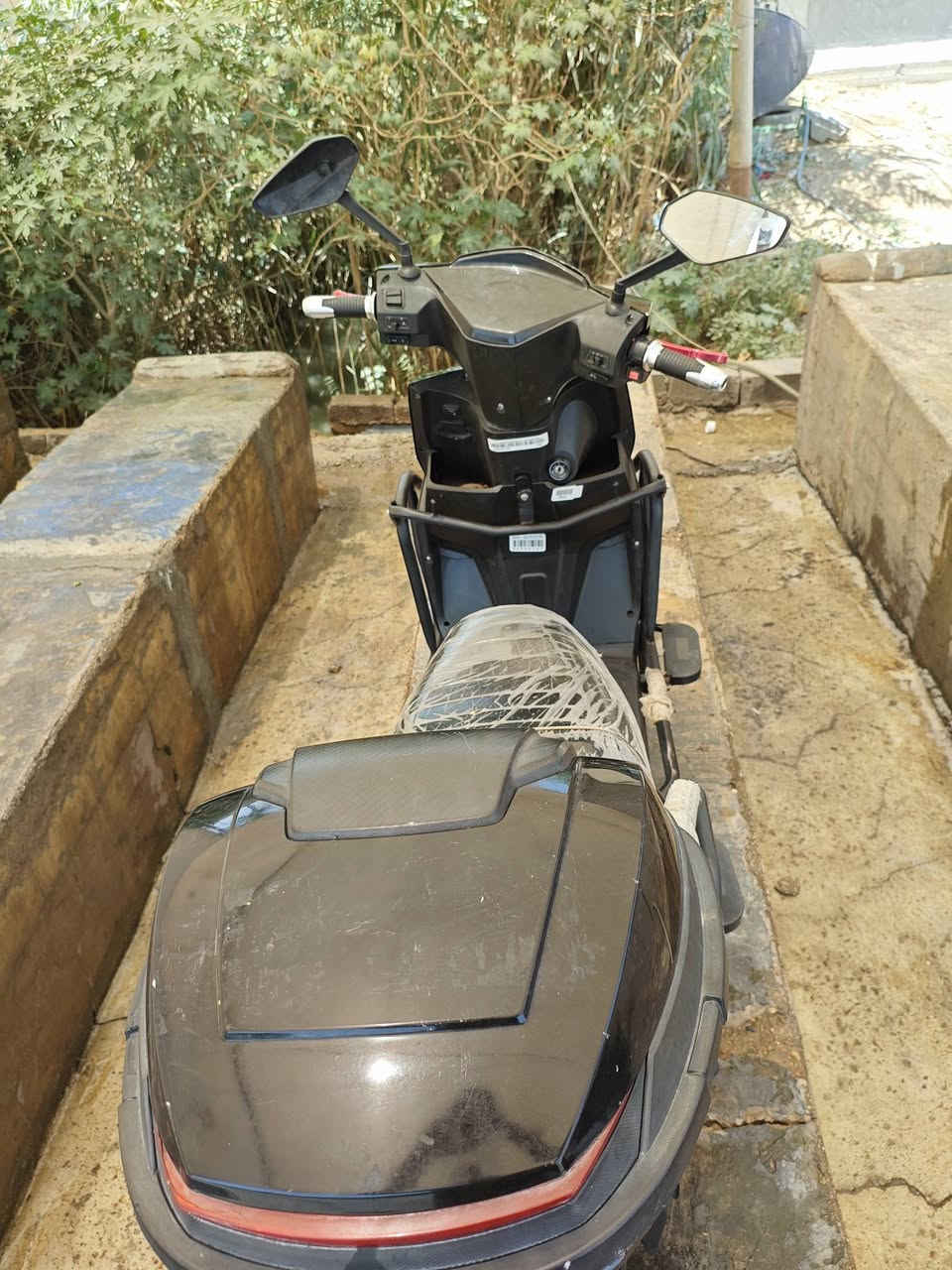 السلام عليكم.،
دراجه شحن نوع سكنس مدرع للبيع 

5 بطاريات ع الفحص 

🌺الشحنة الوحدة 50 كم.، 

💝نظام تشغيل عن بعد بصمة و سويج وكرت.، 

🤎جميع الحساسات شغالة.، 

🧸نظام الرجوع R,. 

❤️‍🔥نظام الوقوف P., 

🪴جميع الكهربائيات شغالة.، 

⏳الشاحن اصلي بلادي وياها 

🏈تحتوي على درع 360 درجة من جميع الجهات.، 

🎲الملف 3000 واط

نضافه 100/100 تجي وتفحص

السعر 675 وبي مجال 

*********** 
تواصل خاص او واتساب او اتصال
