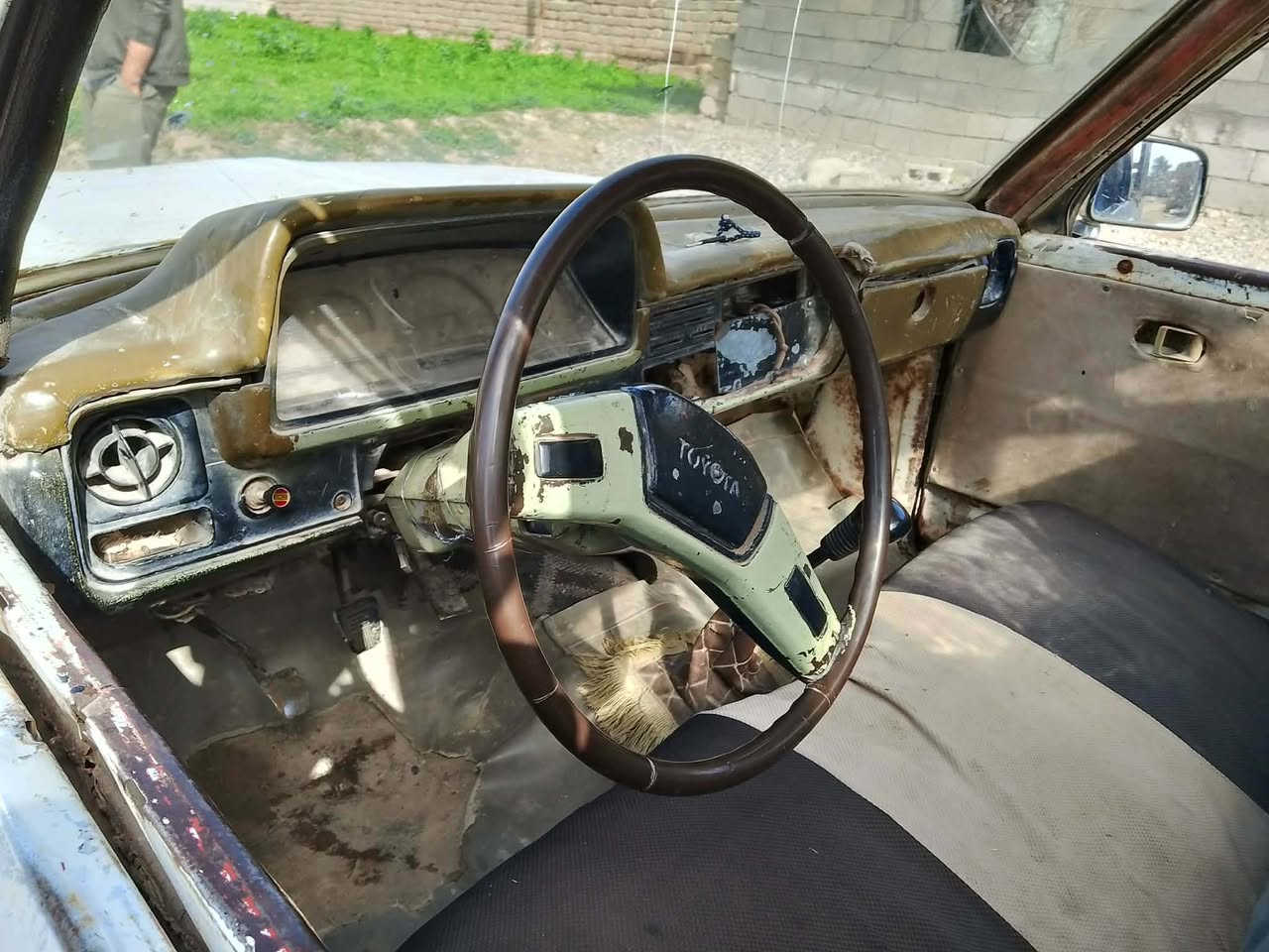 السلام عليكم 
بكم 82 بدون رقم للبيع او مراوس حسب القناعة  
جاهزة محرك وكير واكسل شرط  باتري جديد كهربائيات شغالة السعر مليون ونص وبيها مجال مكاني ناحية الزاب 
للاستفسار ***********
