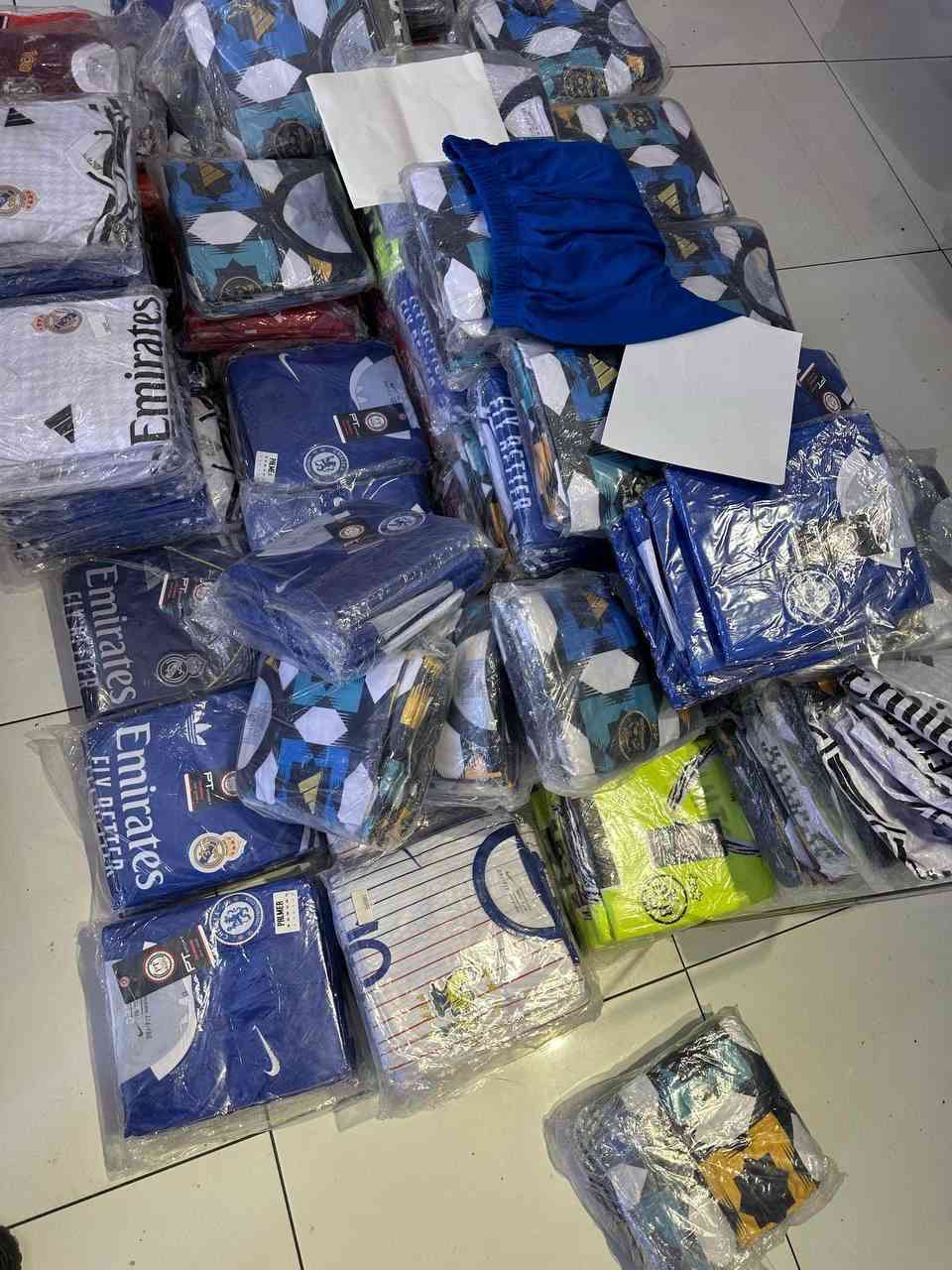 شروه طقم ولادي 

مقاسات  4.........16

عدد المتوفر 1300 قطعه

‏ أقل عدد كرتونه 

السعر 2.45$


**إذا كنت صاحب هذا الإعلان وتريد حذفه لأي سبب، رجاءا أرسل رسالة إلى الدعم الفني**