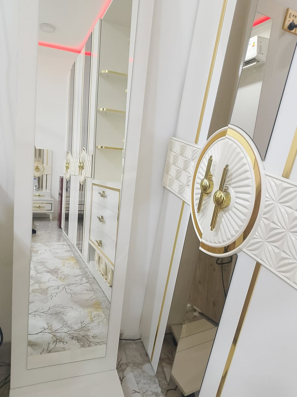 بيع غرفة نوم مستعملة اشهر نضيفة حيل الستفسار او اتصال ب*********** فقط اتصال
