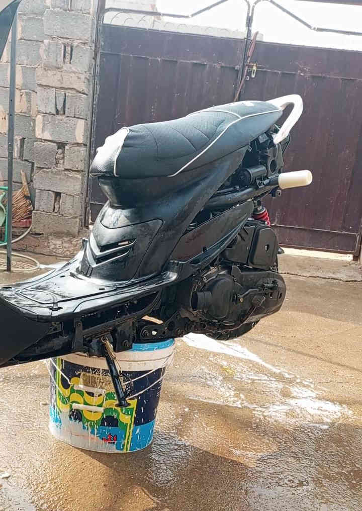 سلام عليكم دراجه ماكس مكينه 55 مكينه ناعمه كلش حلوه دراجه مزودة  أو كفراته موجود سعر 500بيه مجال باقي اسئله عل رقم ***********
