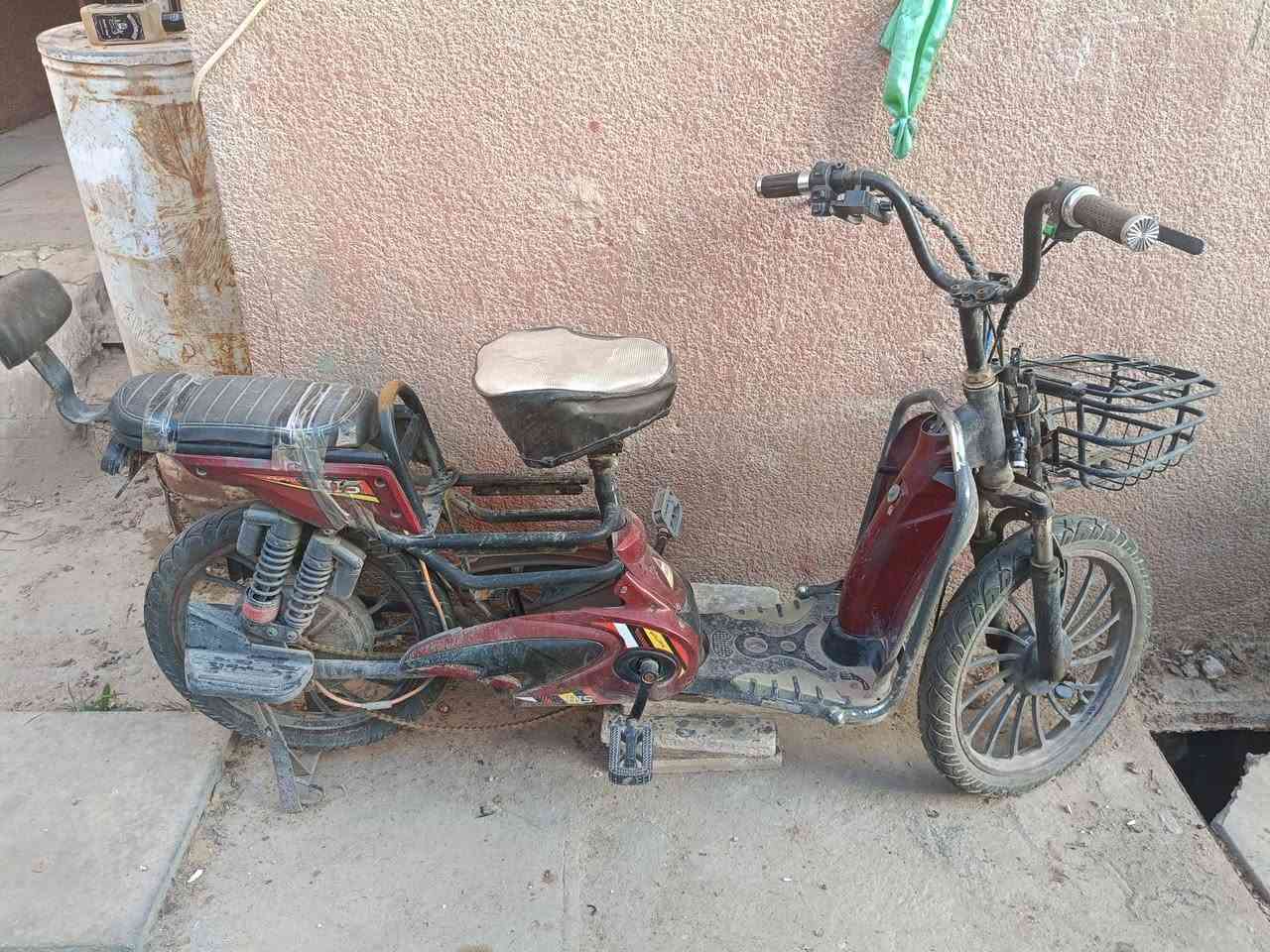 السلام عليكم بايسكل شحن الى البيع بدون بطارياته السعر 200  للتواصل واتساب *********** مكاني كربلاء المقدسة
