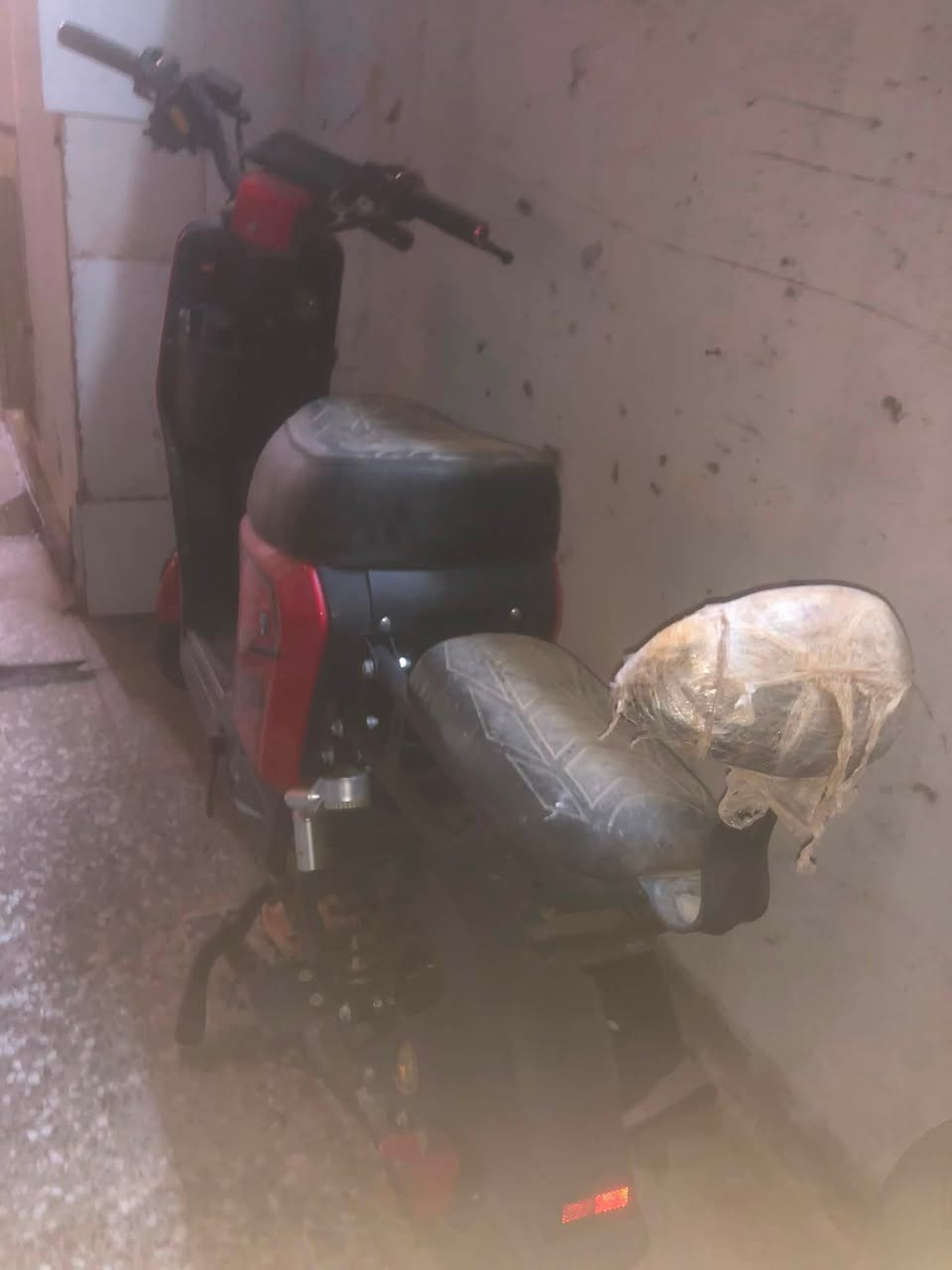 سلام عليكم دراجه شحن R9
جديده نقصها بطاريات 🔋 
للبيع مكانها بغداد الكرخ 
***********☎️
