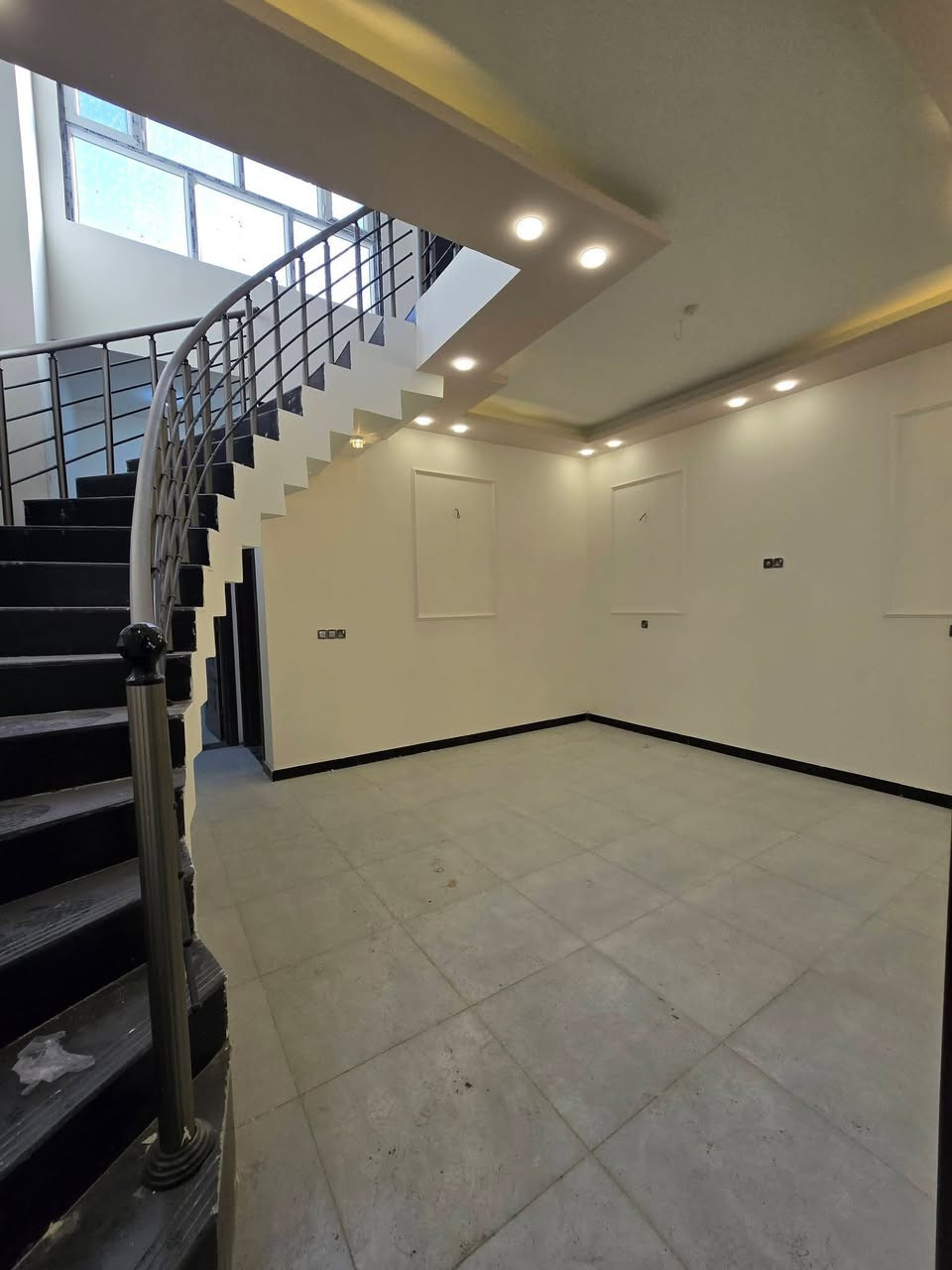 بيت  البيع زراعي سند 25
العنوان التقيه الثالثه داخل مجمع الروان النموذجي شارع 15
المساحه 150
الواجهه 750
النزال 20
البيت طابقين 
عدد الغرف 4
استقبال
صاله عدد 2
مطبخ 
مجمعات صحيه طابقين***********
