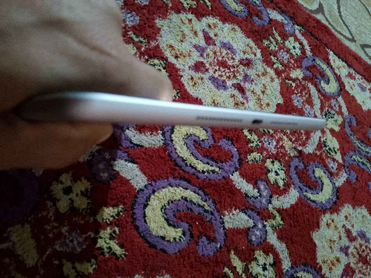 ايباد للبيع مستخدم شي قليل بعده جديد ذاكره 64 بطاريه92 سعره 250 وبي مجال شي قليل بس الشراي ايراسل رجان  ***********
