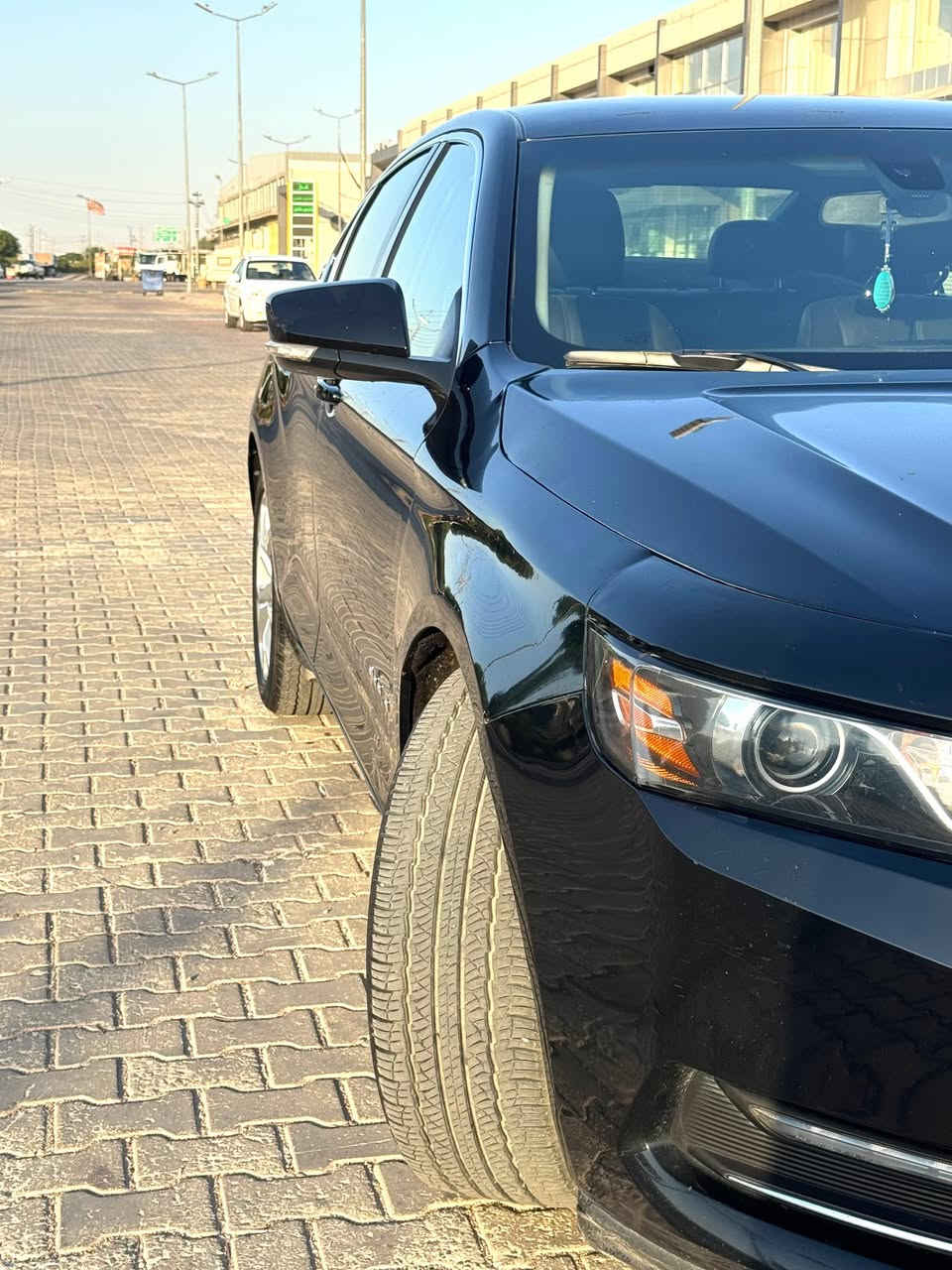 شفرولية امبالا 2018 LT 
--------------------
مواصفات السياره:-
- 5 راكب .
- محرك 6V 3600 .
- تبريد قطعتين ثلج.
كفالة عامة گير ومكينة 
- مثبت سرعه.
- شاشة جبيره.
- ماشيه 142 الف كم.
- رقم سليماني   باسمي.
- كاميرا خلفية.
- لايت زنون 
كراسي جلد 
مدخل AUX/USB.
- تخم تايرات جديد قبل شهر شديته.
رقمي ***********
- السعر 120 وبيه مجال بسيط.
عنوان ديالى خانقين
