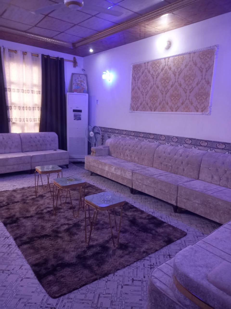 #السلام_عليكم 
دار للبيع ٢٠٠م قاطين دور الزراعة الثالثةكامل خدمات تبليط مجاري موقع بضهر الفرن كراج سيارة وحديقة إستقبال ٤في٦مطبخ ٤في٥ صالة٤في٨ غرفتين نوم ٤في٥ حمام غربي ٢في٢ ترك خلفي الطابق الثاني غرفتين نوم زائد حمام شرقي زائد صالة ٤في٨ تأسيس البيت بالكهرباء والماء والمجاري بمواد درجة أولى البيت ارضيته كرانيت سقوف ثانوية ازارة سيراميك  السعر مناسب للستفسار ***********
