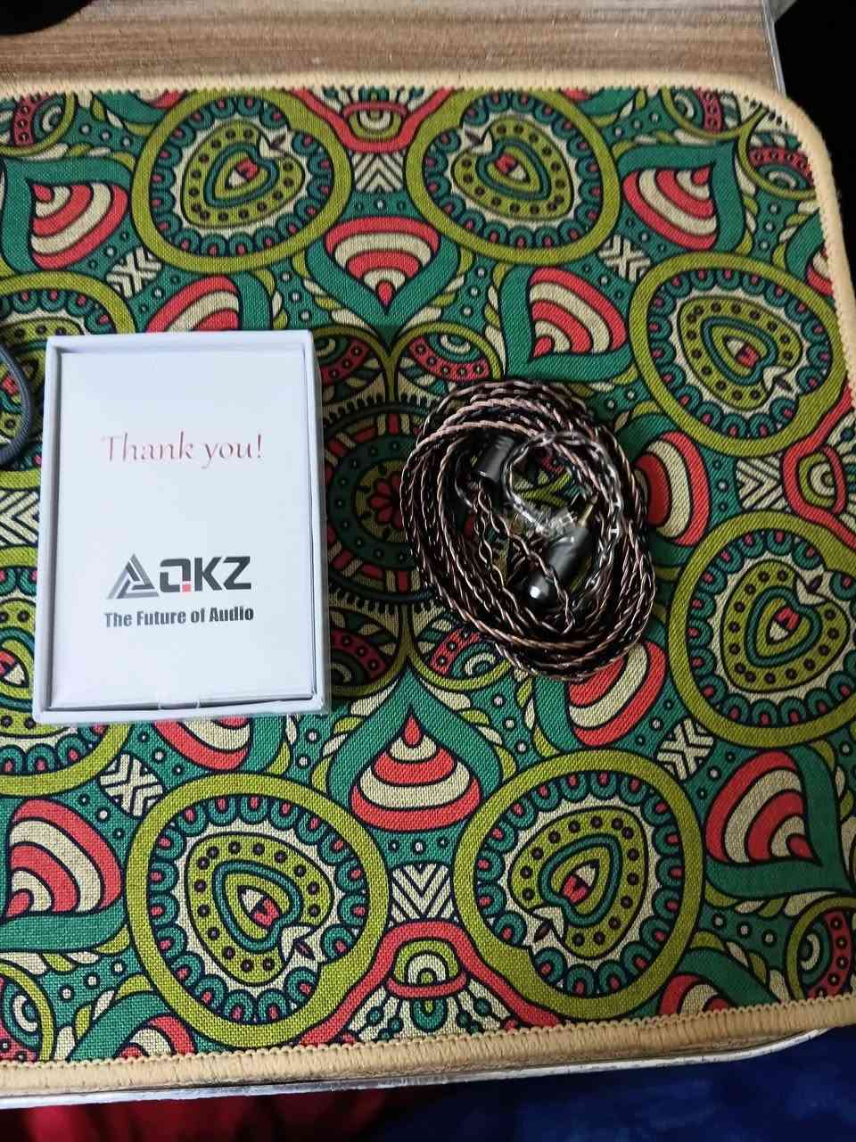 كيبل qkz t1 
مستعمل اخو الجديد 
لون اسود و جوزي 
منفذ 3.5mm
توصيل لكل المحافظات ب5


**إذا كنت صاحب هذا الإعلان وتريد حذفه لأي سبب، رجاءا أرسل رسالة إلى الدعم الفني**
