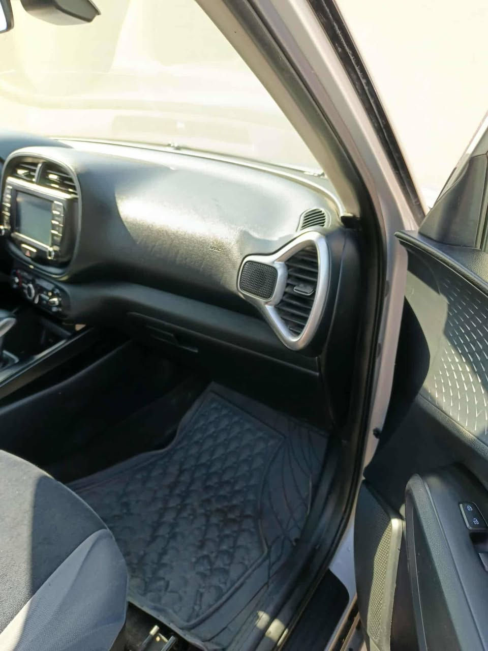 السلام عليكم
صول موديل 21

رقم بابل
 
لون سلفر
 
ماشيه 90m

موصفات عاديه

رادار حساسات

تحكم ذاتي 

توقف ذاتي

محرك دوش 2000 

بيه ضرر جاملغ امامي مبدل 

وتصليح بال باب مال الصدر 

صوره الحادث موجوده بالمنشور
 
سعر 137وبيه مجال 

بابل /حي الجزائر

***********
