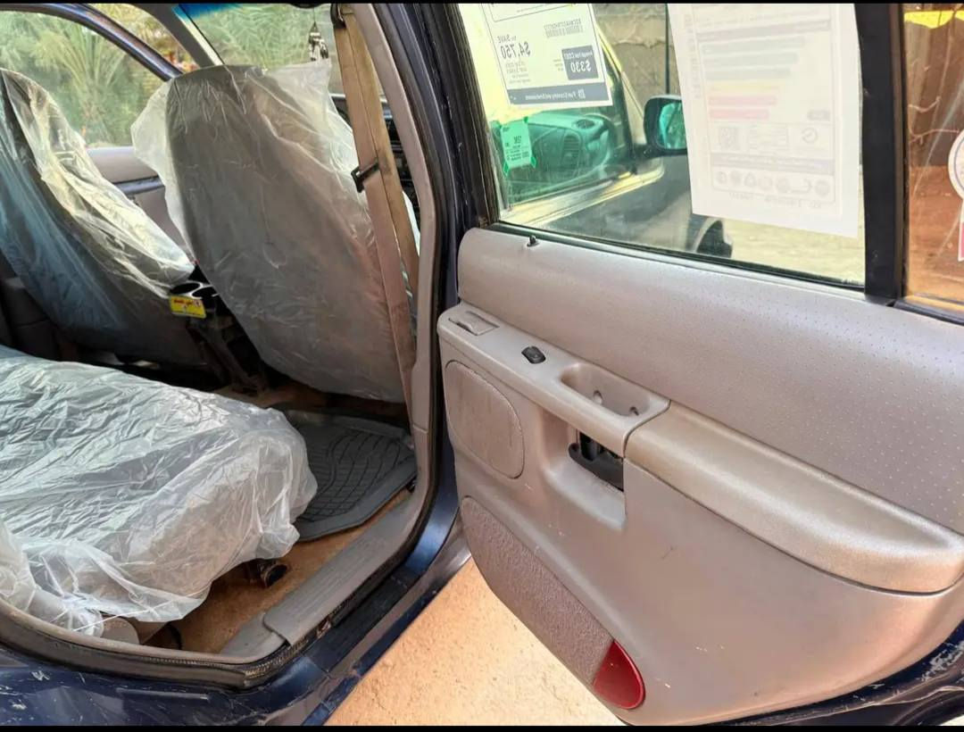 السلام عليكم للبيع فورد اكسبلور 1998 لون نيلي مكينه VVT-l فيشه وبطل مكينه وكير وحداديه بالكارتون تخم تاير جديد كهربائيات كلها شغاله غرفتها جديده منضومه زنون جديده رقم بغداد مشروع وطني  السياره مكفوله من الضربه بيها صبغ عام للجماليه اثر جراد فقط السياره جاهزه ما بيها أي نقص السعر 53 بيها مجال عنوان بابل الحله *********** اثير***********
