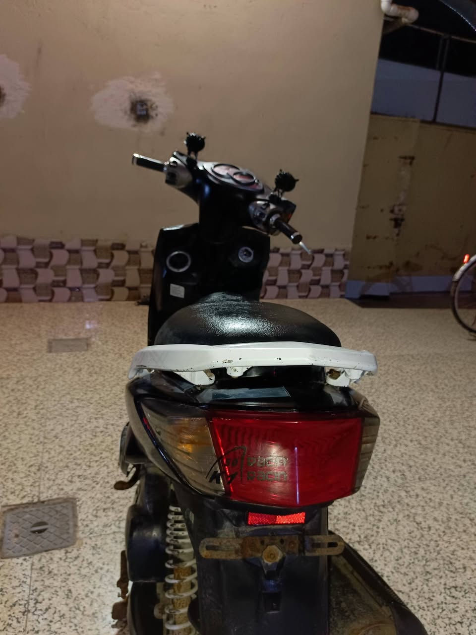 سلام عليكم ، دراجة سكنس فحل🏍️🏍️ كابريته تحوير كهربائياتها فول⚡⚡ دبل اشاره عيون بومه اثنين💡🦉 بيها خيط تبخير بسيييط السعر 500 الف وبيها مجال وتدللون.🌌🌌 
الدراجة ما مفتوحة نظيفة.

للتواصل واتساب 📞/***********
