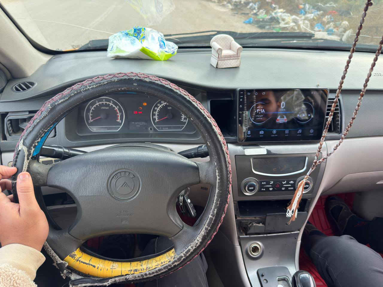 السلام عليكم سياره جيلي موبل2013 رقم بغداد كير ومكينه كورلا خير من الله تبريد ويا السويج مصفره هيه وغرامات تحويل مباشر  مكان السياره بابل سكندريه الشراي يتصل وبي خير ويدلل  ***********
