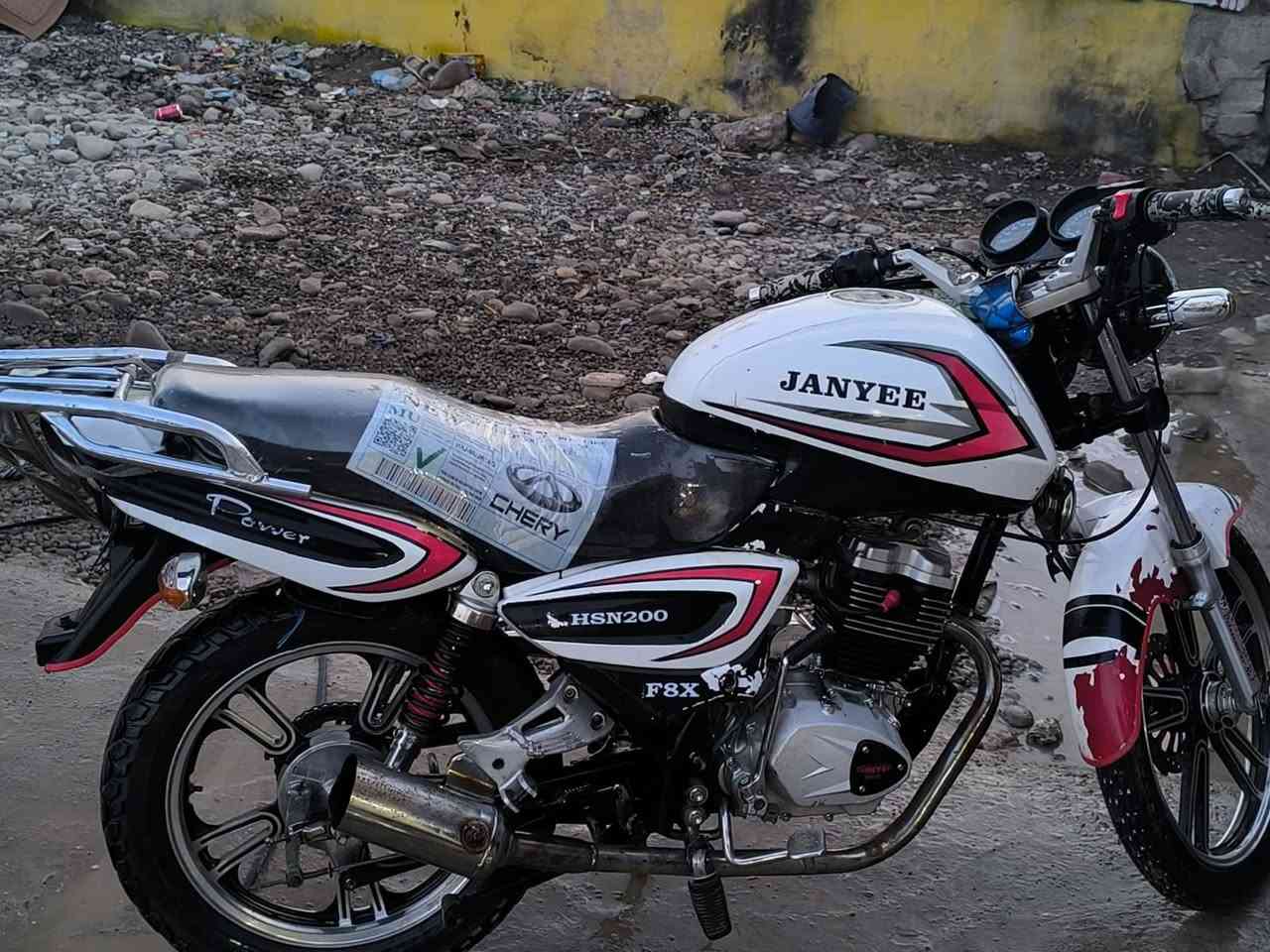 ابسبب الوعود الكاذبه محرك شرط

 نضافه كدام العين حجم المحرك 200

مو شراي لا تبزعني رحمه الله خابر ودلل 🫵

*********** ↗️
