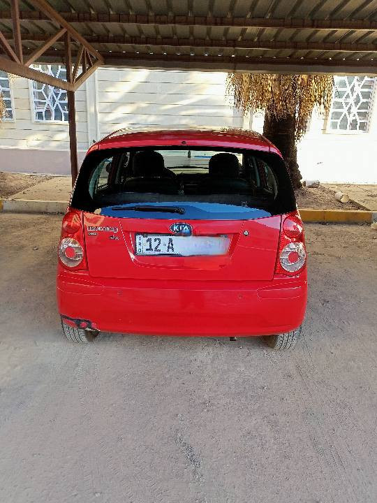 سيارة كيا مورنيج موديل 2008 تبريد  وتدفئة شغالة فول توماتيك محرك بي صرف ونفخ انطيك مصبوغة حزام  بيها طخة جاملغ اليسار الامامي فقط السعر 60 ورقة وبيها مجال بسيط سنويا وهزة بعد ماساقطة بيها ماستر بانزين وكم موضح بالصور للاستفسار على الرقم ***********
