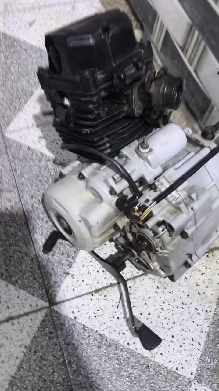 السلام عليكم
محرك بوكسر كايم شاخط بوشه وبستم فاتحه بيدي موديل 2022 
للبيع السعر 150 مكاني البصره الهارثه 
***********
