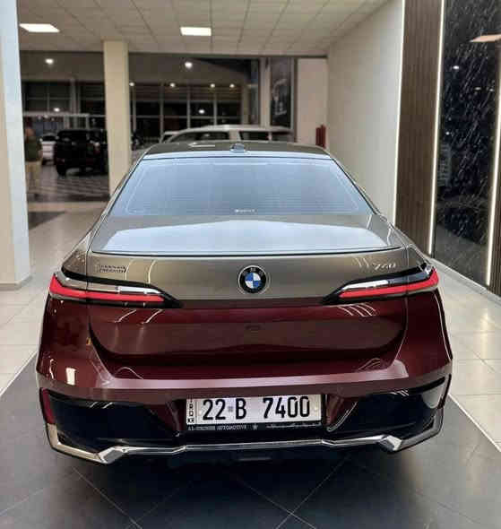 السلام عليكم الكرستاله للبيع 💎
Bmw 7 series 740i M package 
تو كلر اصل لونين السياره
 خليجي وكاله العروش 
2023 ماشيه 42000km مكفوله  
فول١/١ داخل وخارج كرستال 
بوب كهرباء تفتح عن بعد بالريمونت 
المقعد الخلفي Vip
كل المقاعد مساج وتدفئه وتبريد 
برادات خمسه 
وباقي مواصفات الكرستاله معروفه 
السعر: 10 شدات 
100 الف دولار وبيها مجال بسيط
مكان السياره/ بغداد اليرموك 
للاستفسار 
***********
