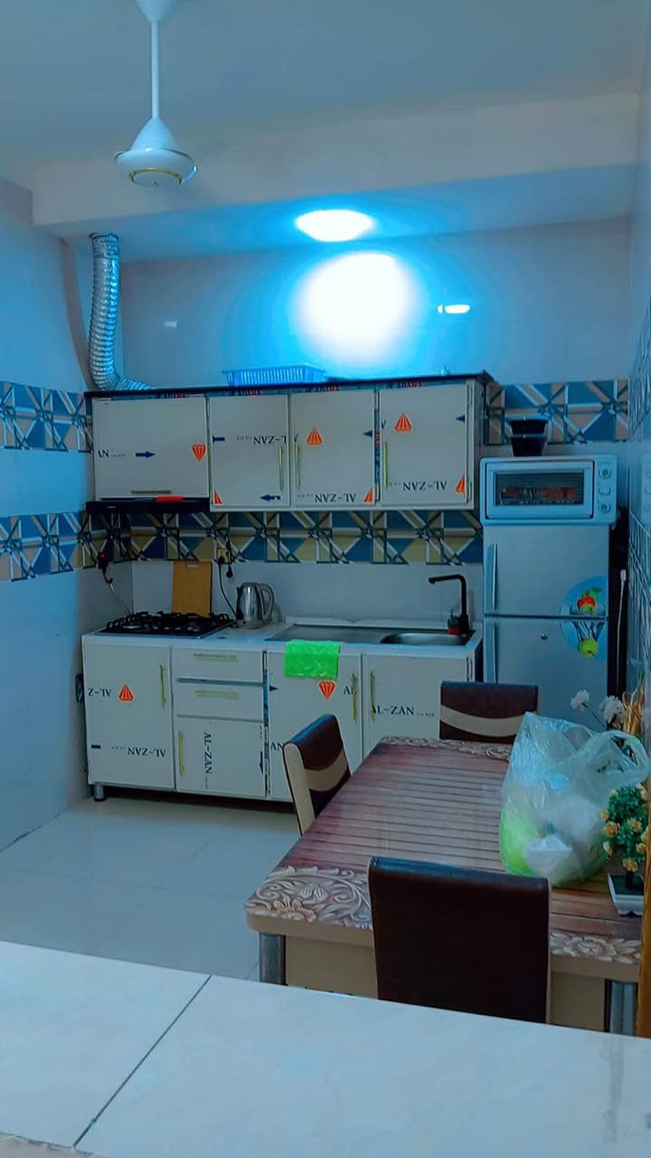 السلام عليكم توجد شقه للإيجار مؤثثه فول تحتوي على غرفتين نوم وصاله وخدمات العنوان المنصور / حي المهندسين الاميرات  للاستفسار  أكثر
*********** بغداد, العراق
