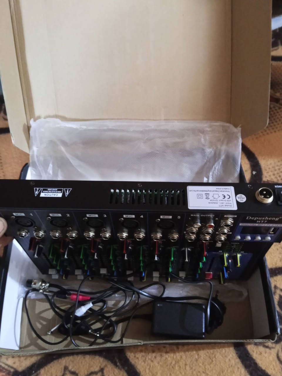 سلام عليكم خدمه الحسين ع.
زوج سماعات هندي اصلي كفاله 
جهاز جاسكو خط اربع مخارج سماعات فول نضافه 
مكسر جديد ماعرف نوعيته بالكارتون.
الشراي يقيم بما يرضي الله وياخذ..
*********** واتساب
