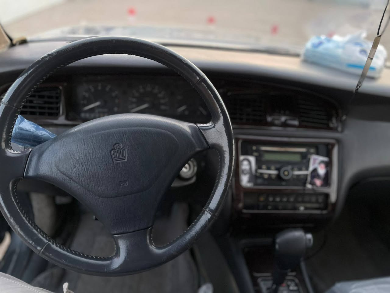 🚗 للبيع — كراون بطة متصل رصاصي
السعر : ٦٥ ورقه وبيها مجال 
مديل 2000
✔️سيارة نظيفة وحلوه 
✔️ رقم البصرة إنكليزي (الجديد)  
✔️  هزّة جديدة 
✔️سنويه بأسمي 2030  
✔️مصبوغة عام _سيارة حلوة نصبتها
✔️مكينة ديلكو 2500 
✔️ مكينة جديده _ خير من الله 
✔️ كير جديده — خير من الله  
✔️ غرفة مرتبة ونظيفة  
✔️تخم تاير جديد
✔️حداده ٧٠٪؜ 
✔️كهربائيات شغالة 
✔️تبريد شغال 
✔️ كفالة من الكص والنقل جثه
✔️ وتحويل ثاني يوم  

📍 الموقع: البصرة / أم قصر  
الهاتف : ***********
🔥 السيارة جاهزة من كلشي وما تحتاج صرف
