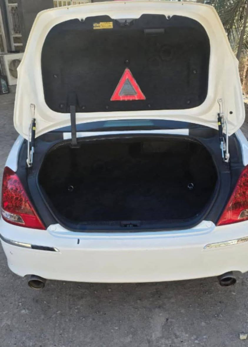 السلام عليكم ماجسته البيع مديل2004فول مواصفات فتحه تخم تاير 5تكم سياره مكفوله كفاله عامه مكينه 8سندر 
تحكم استيرن فول مواصفات وباقي التفاصيل عل رقم ***********
