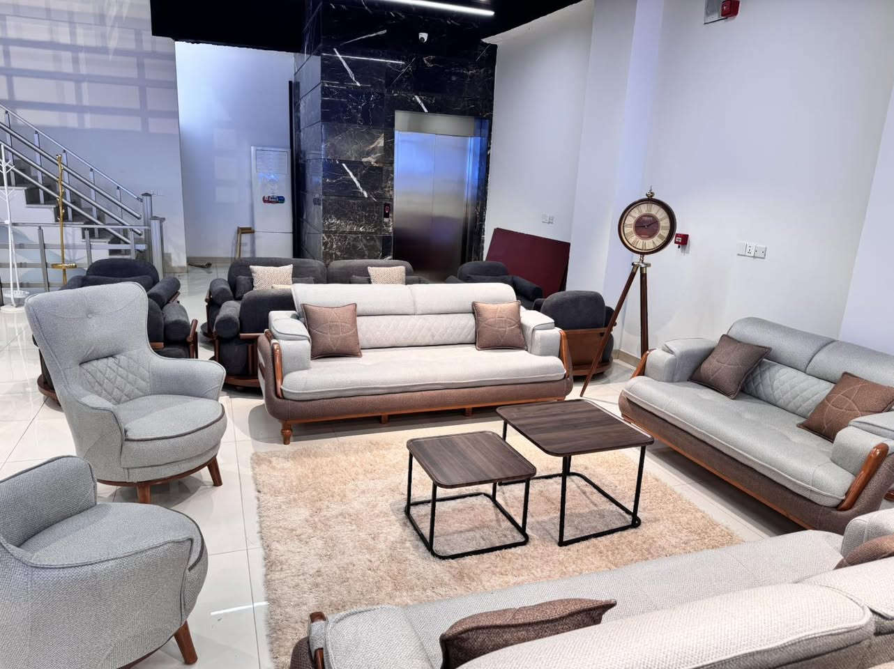 تصميم يسبق وقته، تفاصيل تخطف النظر
وراحة تحسها من أول گعدة 🤍

موديل 2026 حصري
تشوفه اليوم… الكل يتمناه باچر 😎
إذا تحب التميّز وما ترضى بالعادي، هذا الطقم معمول إلك

📍 متوفر الآن لدى #بـرسـتـيـج_هـوم 

الكميات محدودة ⏳

للحجز والاستفسار راسلونا خاص او الاتصال 👇
*********** _ ***********
