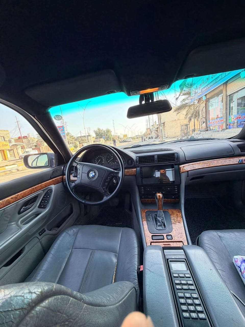 بي ام خفاش ٧٢٨ موديل ١٩٩٨
محدث بديهة مديل ٢٠٠٠
٦ سلندر 
سيارة مصروف عليهة كلش هواي 
غرفة جديدة 
صبغة جديدة 
مكينه وكير كارتون 
تخم تاير جديد 
حدادية امامي خلفي جديد 
مكاني ناصرية المركز
السعر ٩٥ ورقة بيهة مجال بسيط كلش  
*********** ناصرية, ذي قار
