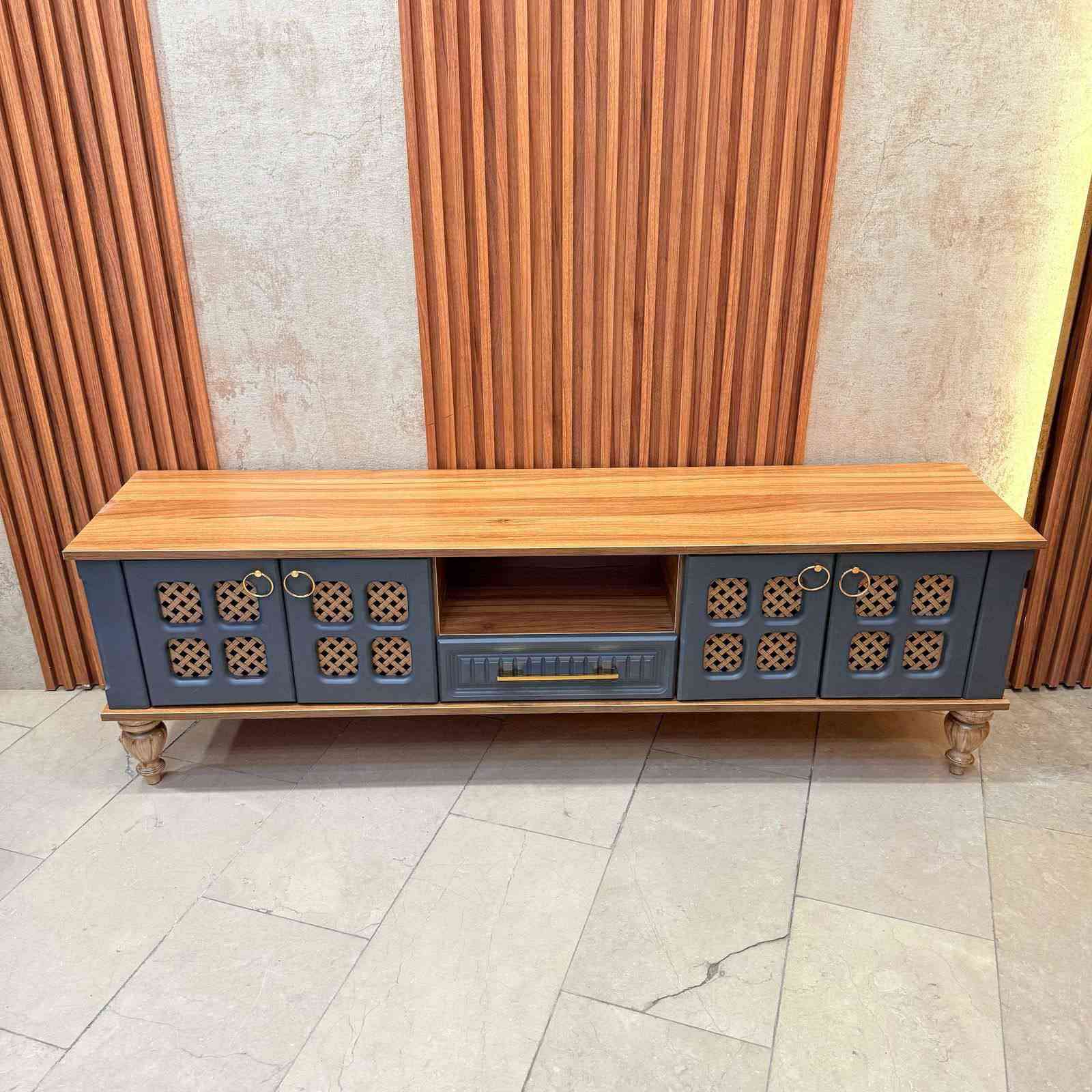 ميز بلازما 160 سم 
عمق 36 سم 
ارتفاع 50 سم 

السعر 110 الف خناقين, ديالى


**إذا كنت صاحب هذا الإعلان وتريد حذفه لأي سبب، رجاءا أرسل رسالة إلى الدعم الفني**