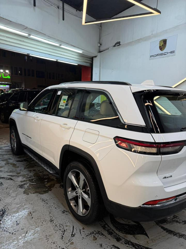 سلام عليكم 

جيب خليجي لمتدد بلاس 2022 
وكاله هارلم. (خليجي) . لون ابيض 
رقم بغداد

السياره مكفوله كير محرك صدر تبريد على وضع الشركه وسيرفس فقط في الشركة ماشيه  48,000 كيلومتر 

المواصفات :

* دفع رباعي 4x4 . 
* تحذير النقطة عمياء ⚠ .
* سقف بانوراما . 
* شاشه كبيرة 
* نظام الخرائط (GPS) .
* ستيرن كهربائي . 
* المصابيح الأمامية زنون .
* كشافات الضباب زنون .     
* تشغيل عن بعد .
* صندوق كهربائي ..
* حفظ وضعيات الجلوس (ميموري) . 
* المقاعد الأمامية كهرباء
* المقاعد الأمامية تبريد وتدفئة .
* المقاعد الخلفية تدفئة وتبريد
* حساسات أمامية . وخلفي
* تدفئة ستيرن . 
* بخاخ ماء على المصابيح الامامي..
* مانع تصادم خلفي .
* خمس كامرات . 
* محدد سرعة 
* نظام التشغيل والاطفاء الاوتوماتيكي ( Auto Start System ) .
* نظام بريك اوتماتيكي ( Auto Break System )
* اناره داخليه متغيره
* جنطه كهرباء
* شاشه بل دشبول
* داخل بيجي
* لدات امامي وخلفي
* تحكمات ستيرن فول
* شاشه اعطال
* كير ماوس
* اربعه انظمه قياده
* رادار 
* وباقي المواصفات المعروفه 

مكان السيارة بغداد اليرموك  
سياره جديده وجاهزه من كلشي واي نقص مابيها عدتها وارضياتها كلها وياها ممفتوحة
السعر 37,500$ وبيه مجال  

***********
