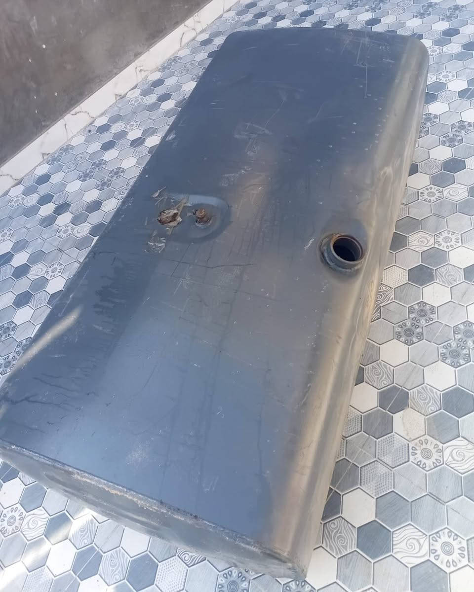 للبيع تانكي كاز 500 لتر هوه ووياه 3 قواعد بطنه نضيف يمكن لو ستيل لو مغلون السعر 300 الف وبي مجال مكانه البصره *********** .
