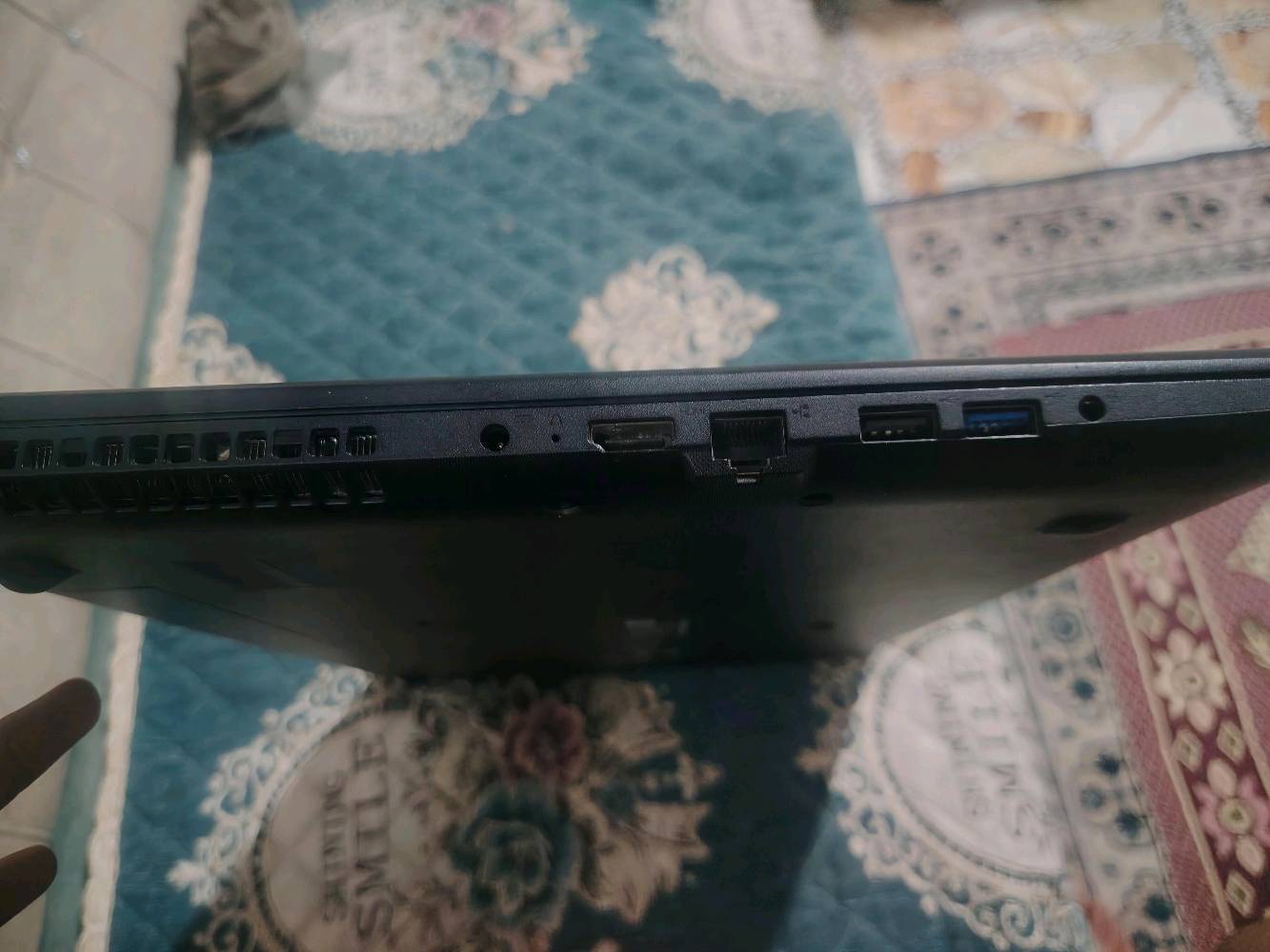 سـلام عـلـيـكـم 
......................... 
#لابـتـوب_Lenovo

#مواصفات_قوية

🔷 المعالج. A8 من الجيل السابع بأعلى و أقوى فئة (TM) و فئة TM تعني: High Performance أي (فئة الأداء القوي) وهذه الفئة خاصة وبرامج التصاميم والهندسة.

🔷 الرامات حجم 8 كيكا DDR3

🔷 الهارد SSD (أسرع من HDD العادي إللي هو أصلاً سريع)

🔷 الشاشة من أحلى الشاشات اللى ممكن تشوفها، 18.6 إنج Full HD (تشبع لوني رائع +  حواف سلم)

🔷 كيبورد ( مميز ) + ماوس. RGB 

#السعر500الف   *********** (موجود واتساب)