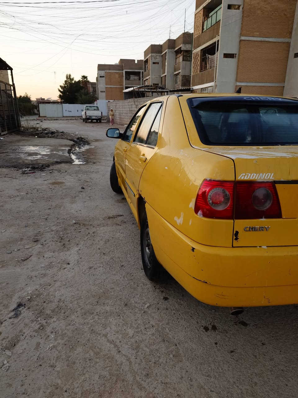 سلام عليكم
شيري كوين 2010
السياره كير و ميكينه مكفولات
كهربائيات كلها شغاله 
تبريد ثلج ❄
مناقصها اي شي كبل للشارع 
السعر 25  وبيها مجال بسيط 
بغداد 
المحموديه 
***********
***********
