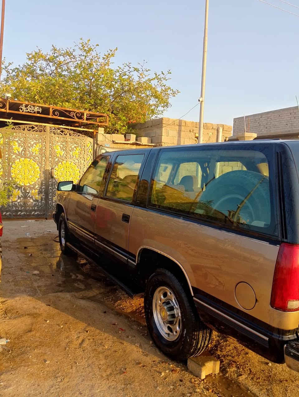 السلام وعليكم سياره بهبهان شوفو ليت فحل كير ومكينه خير من الله كهرباء كله شغال تخم تاير غرفه حلوه مديل 95 رقمه بصره مكان السياره ام قصر 
للبيع أو مراوس بسياره بي ام 
***********
