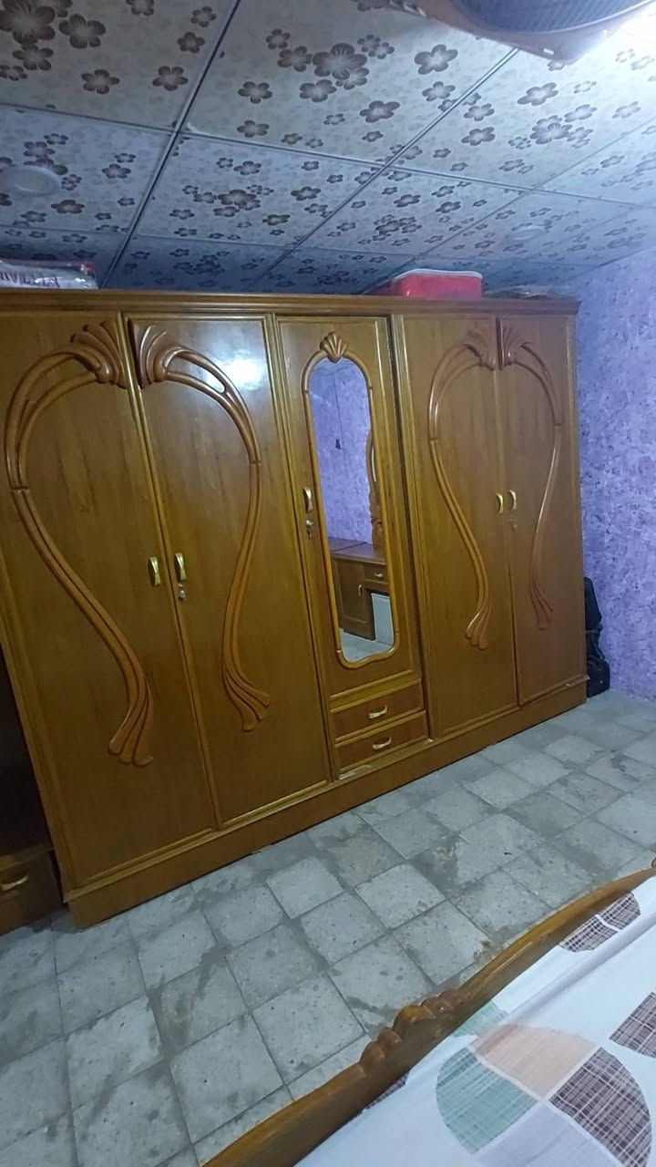 غرفه نوم احطاطه مو سوكي  نضيفه جدا  
سعرها ١،٠٠٠،٠٠٠
مليون دينار  بيها مجال 
*********** مكان تكريت
