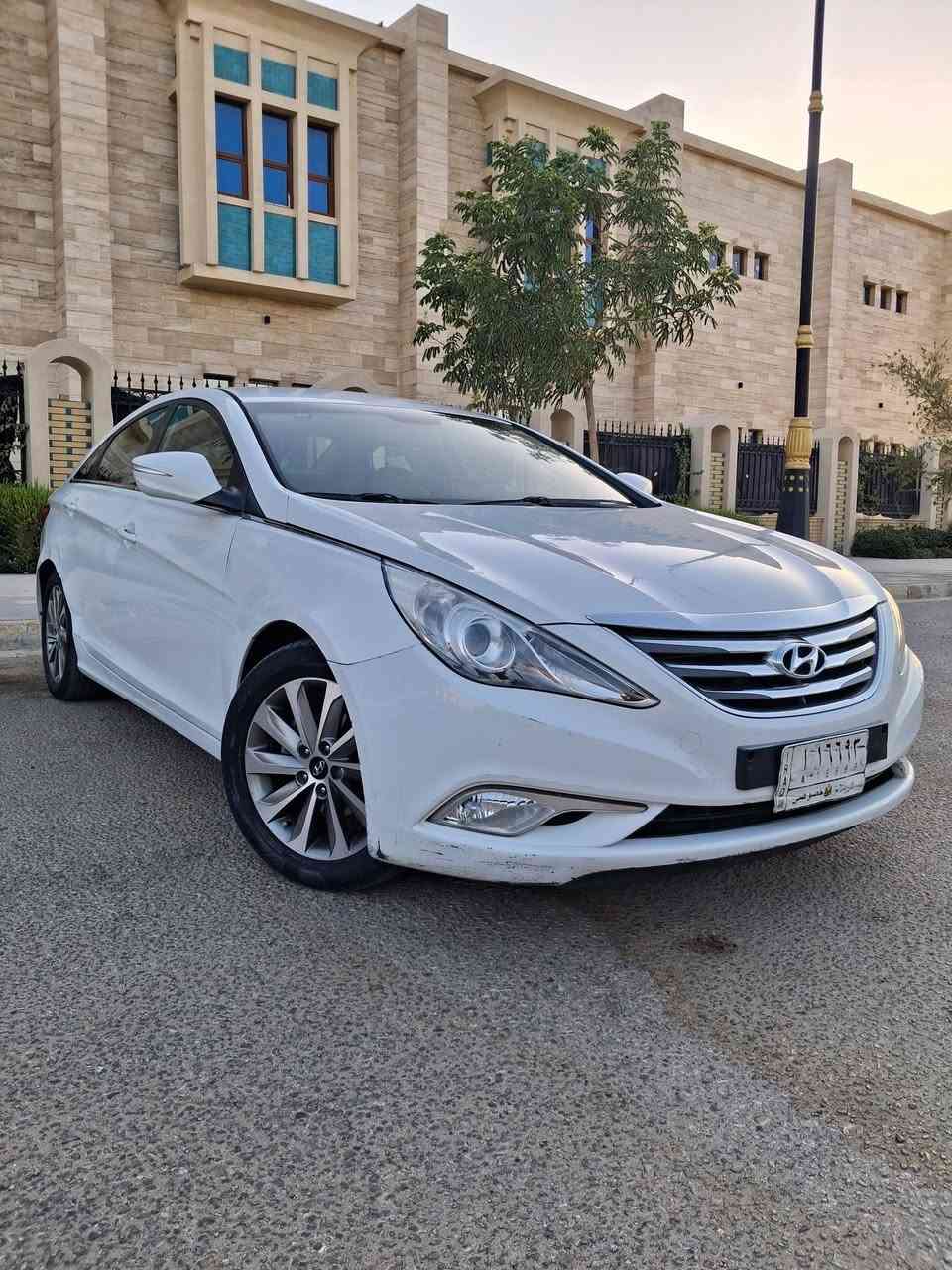 سوناتا 2013خليجي شركه عامه
سياره بيه قطعتين جاملخ امامي وباب خلفي 

عل جهت سايق سياره نضيفه كلش مكان كربلاء سعر 180

 فيس مامتواجد 

***********
